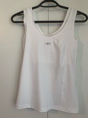 Like 🆕 Reebok Play Dry White Built In Bra Athletic Work Out Tank Top Size Small